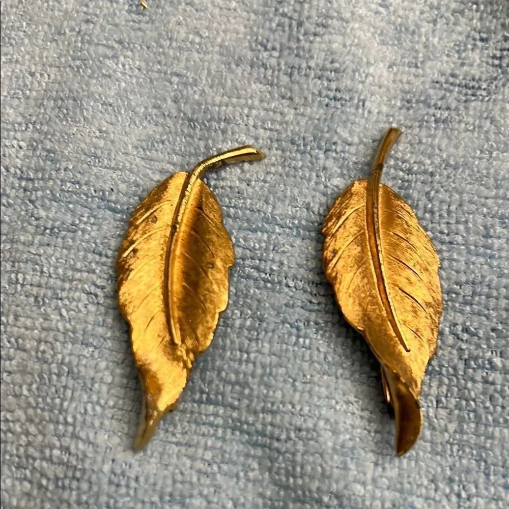 Avon Gold Leaf Brooches Nature-Inspired Design